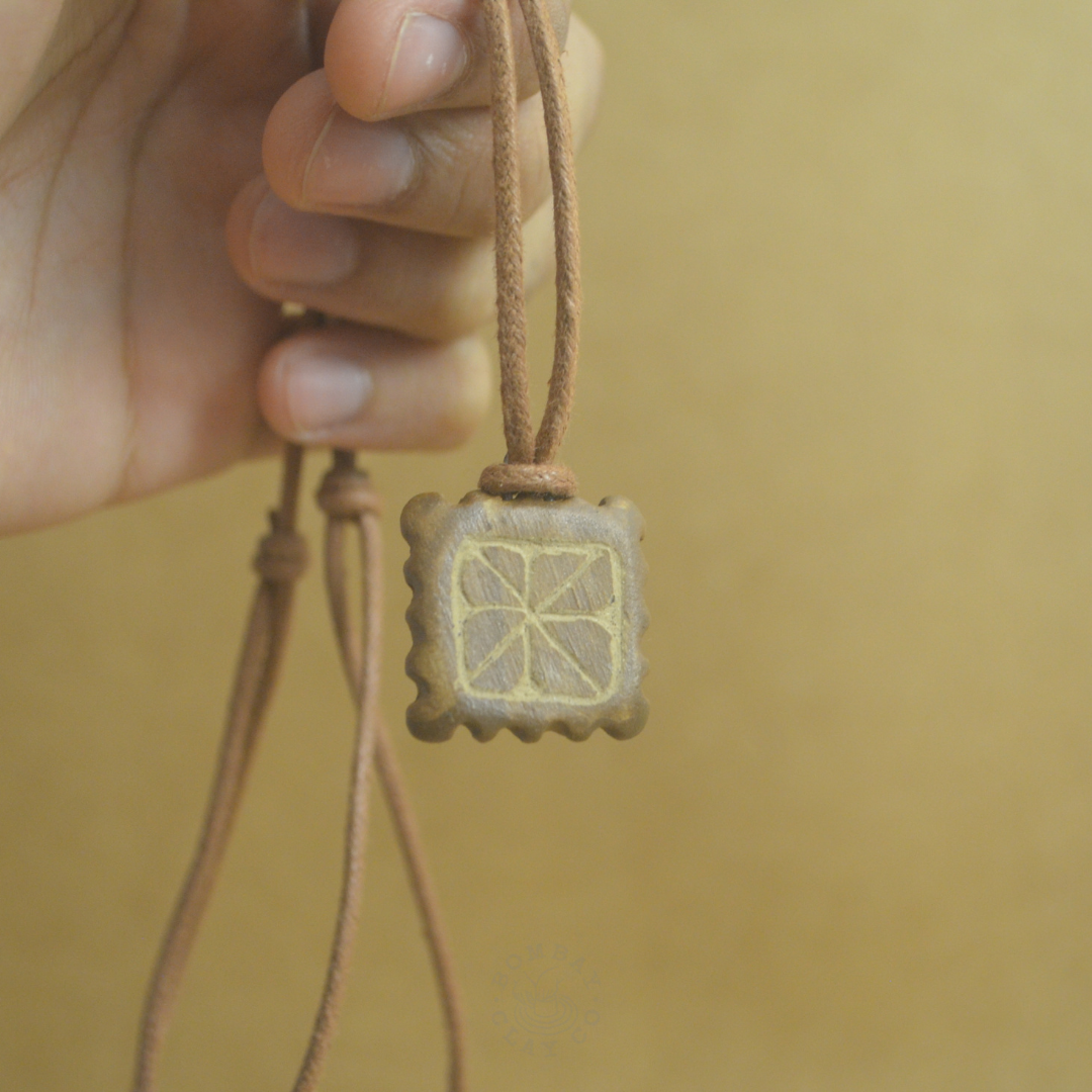 Necklace | Lines & Dots (Flower) | Brown |