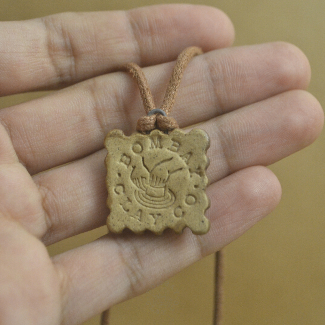 Necklace | Lines & Dots (Flower) | Brown |