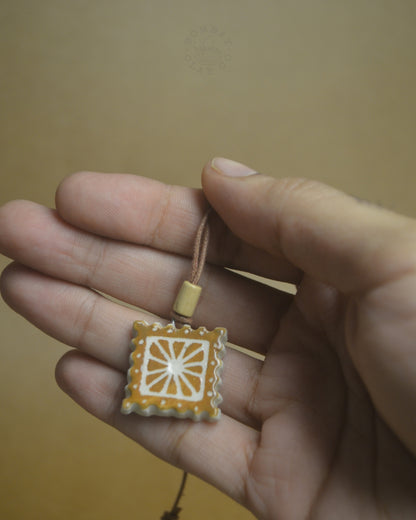 Necklace | Flower Postcard | Brown